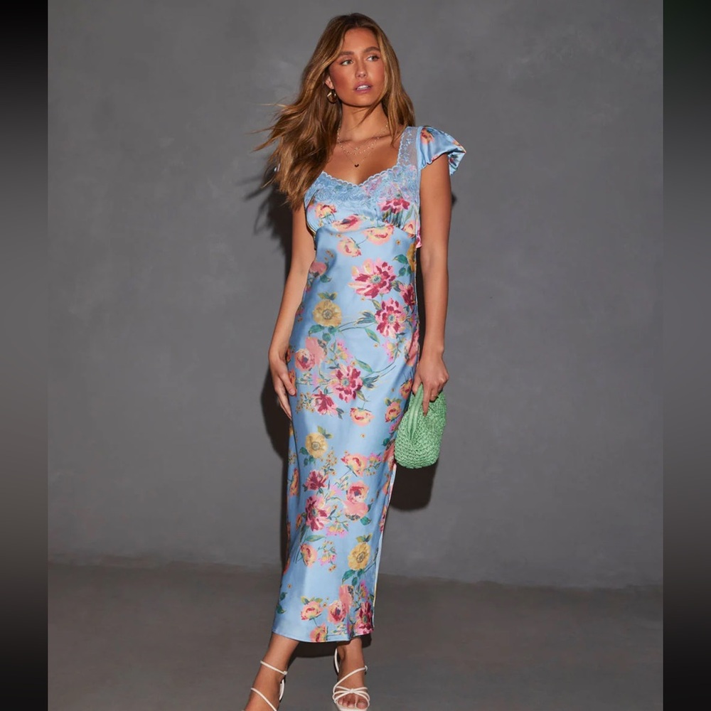 Vici- Bianca Flutter Sleeve Lace Trim Maxi Dress